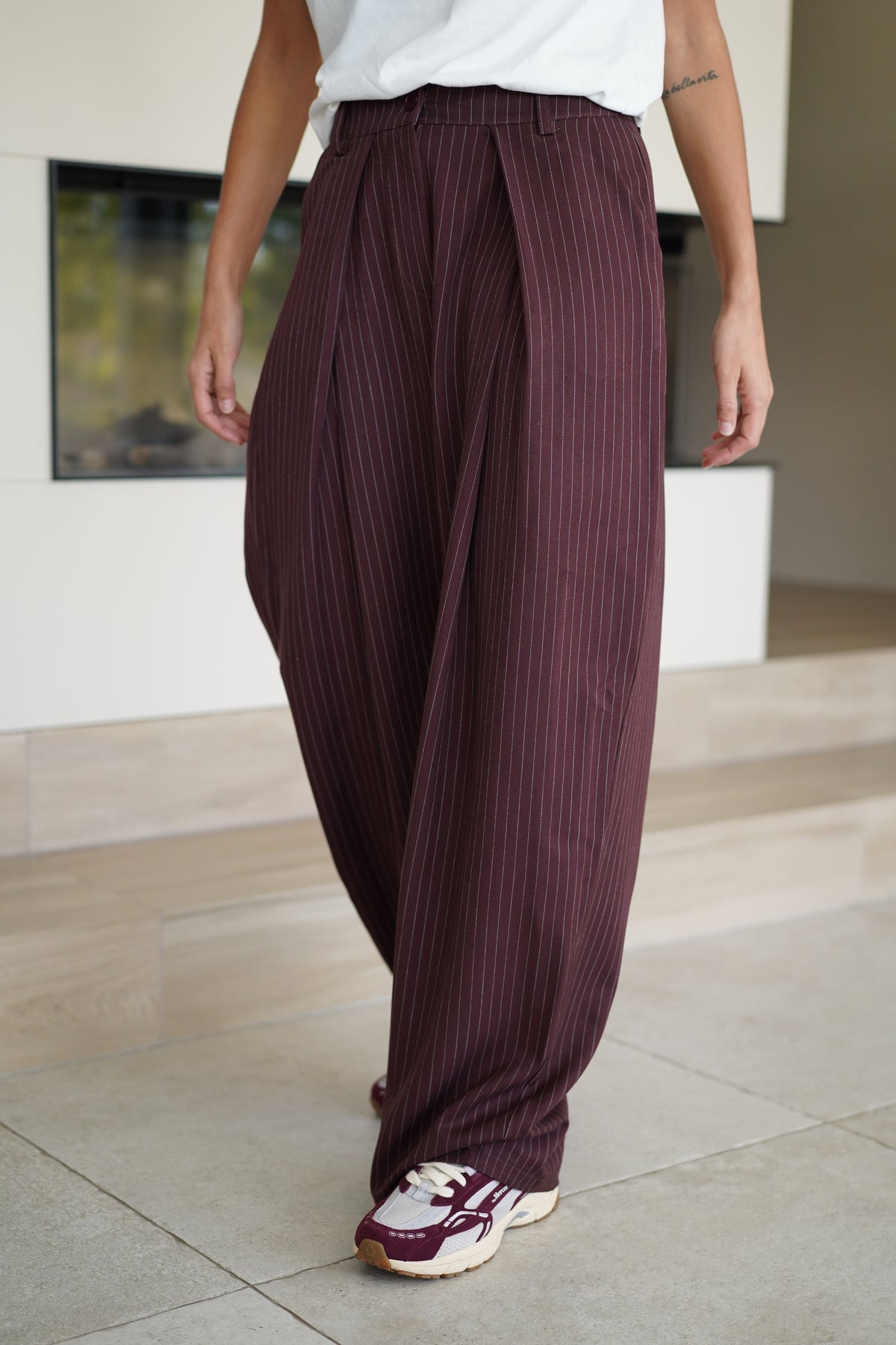 Pantalon à plis Flore bordeaux