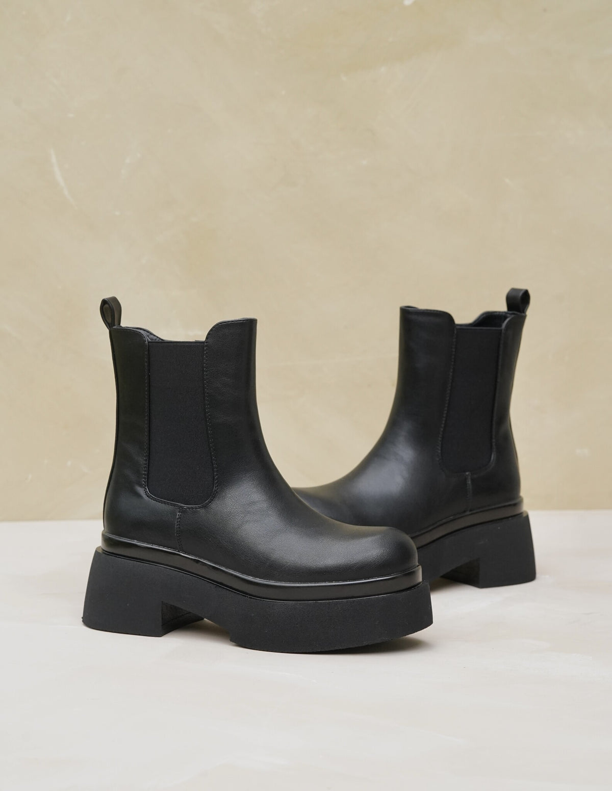 Laora Black