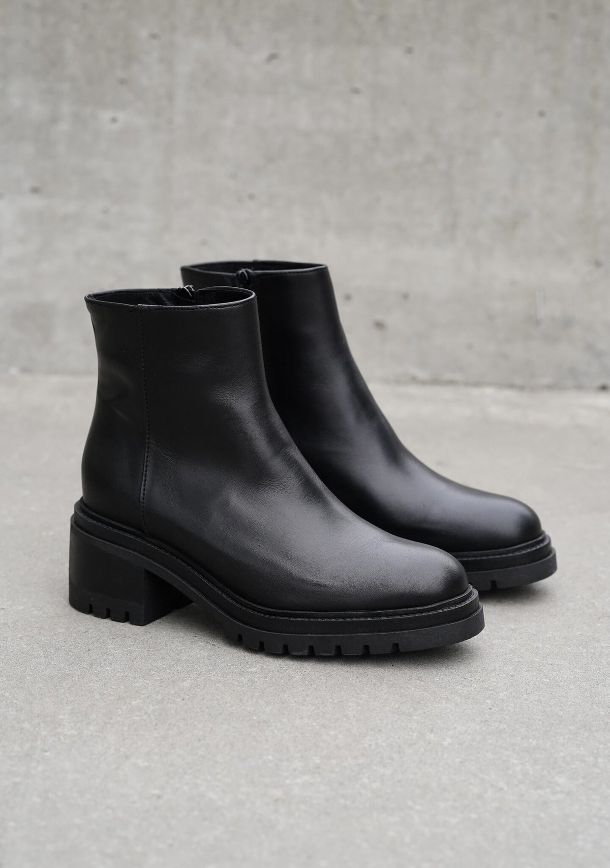 Mouna Black