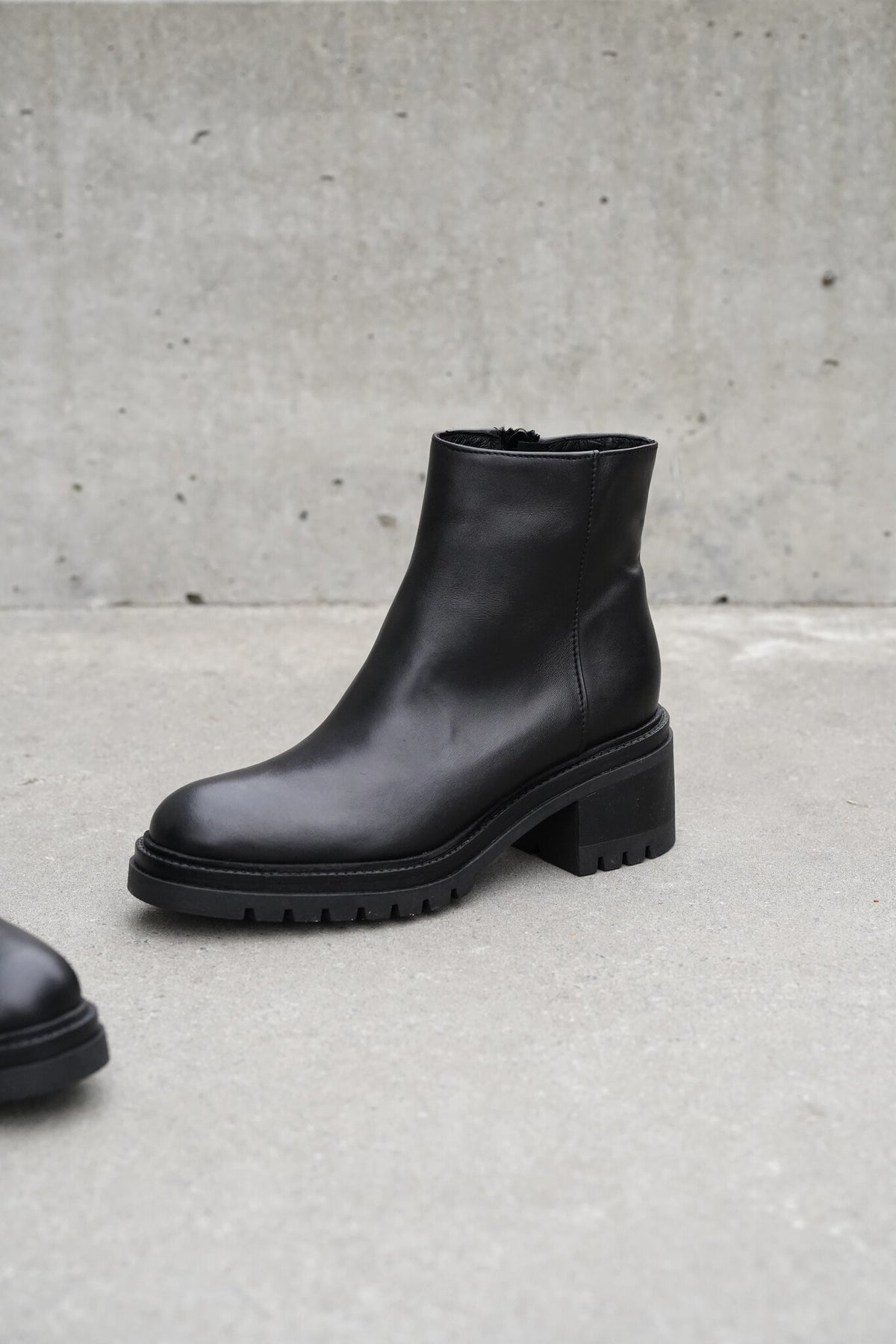 Mouna Black