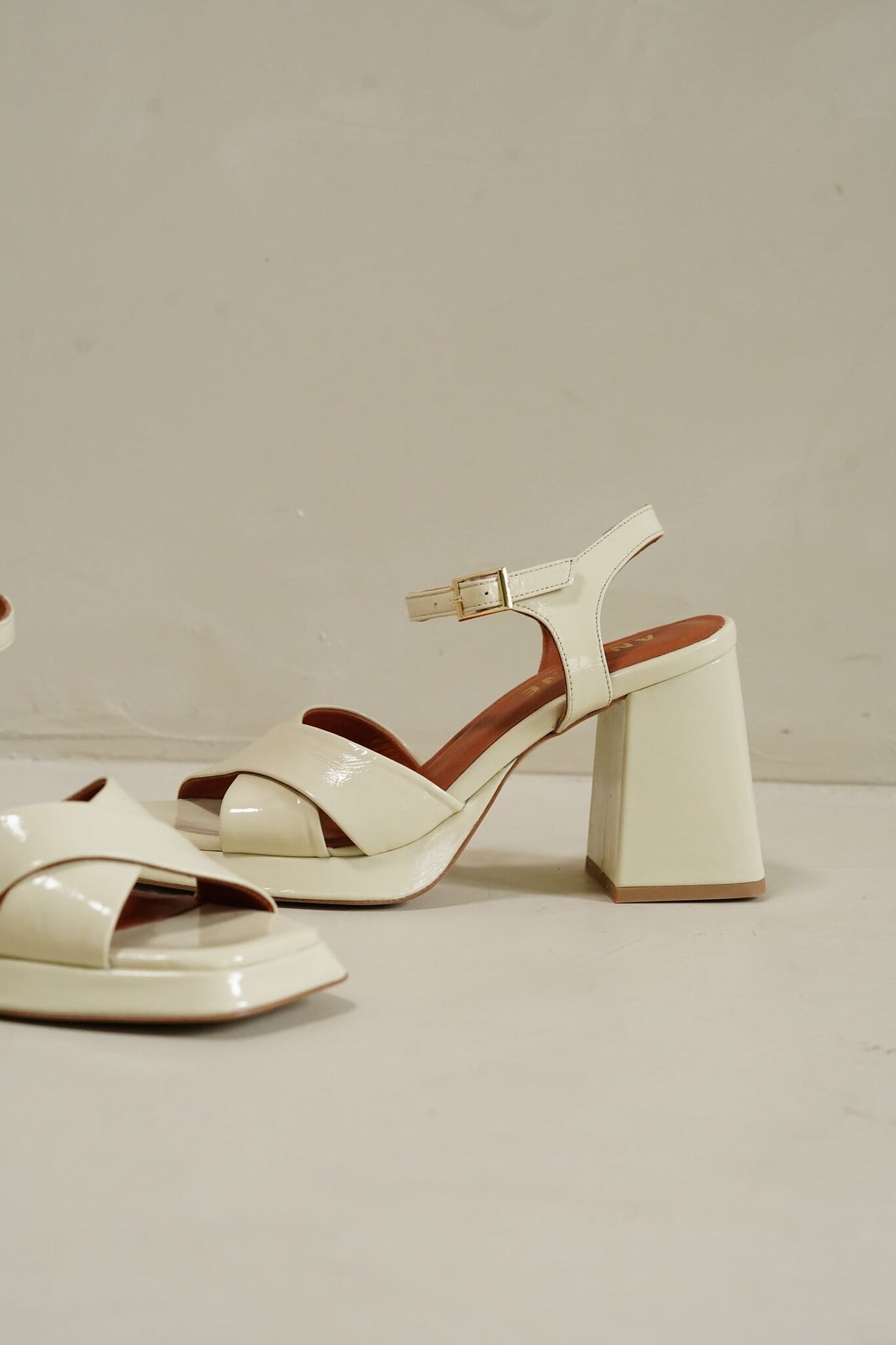 Samanta Beige