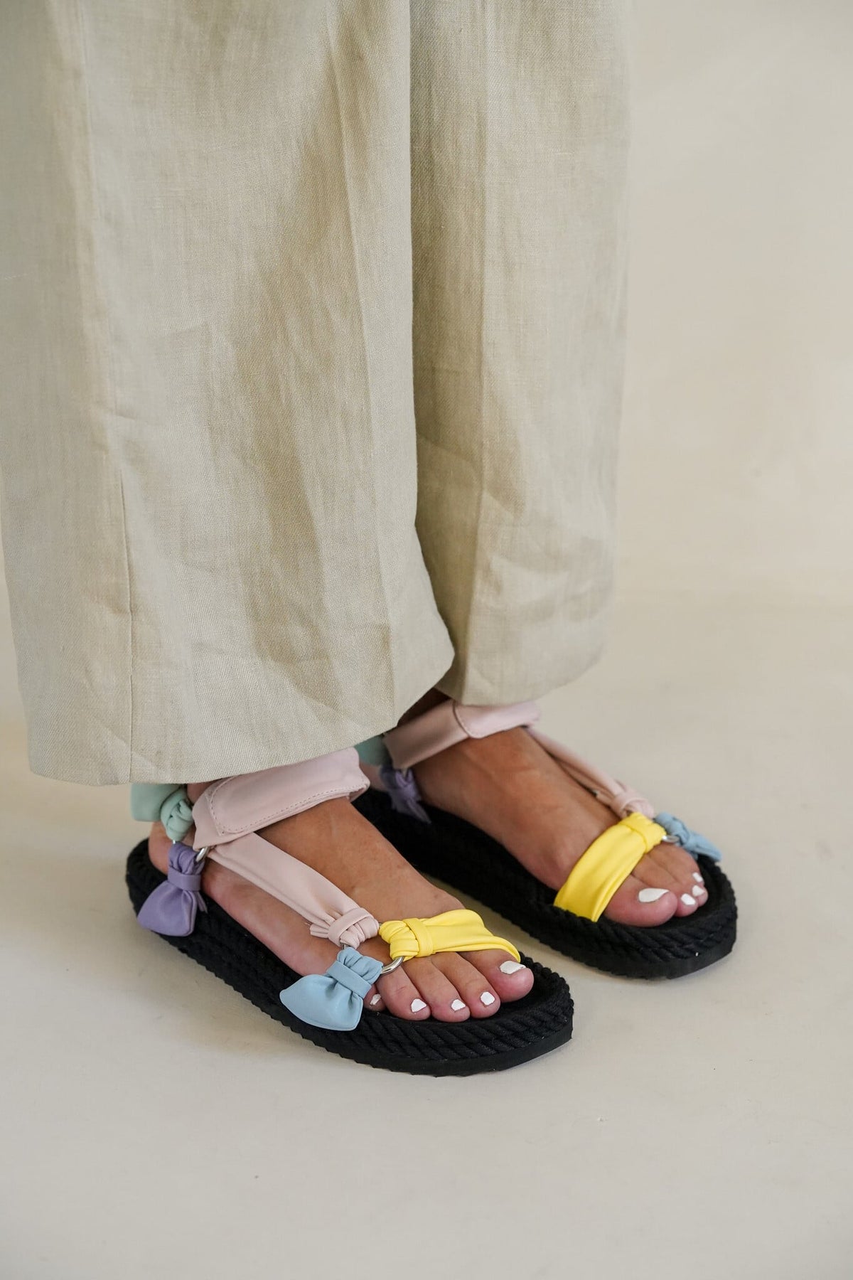 Lowen Pastel