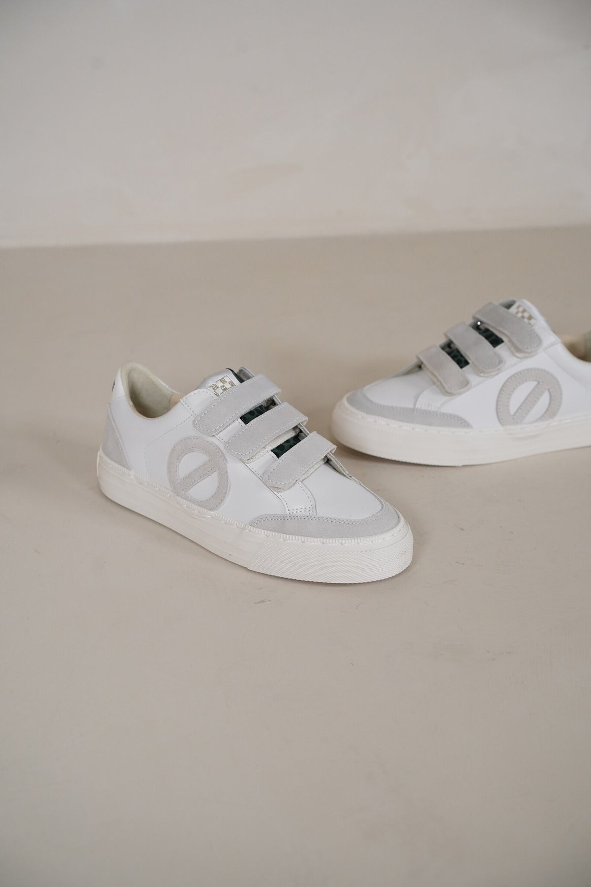 Strike Straps White Leo