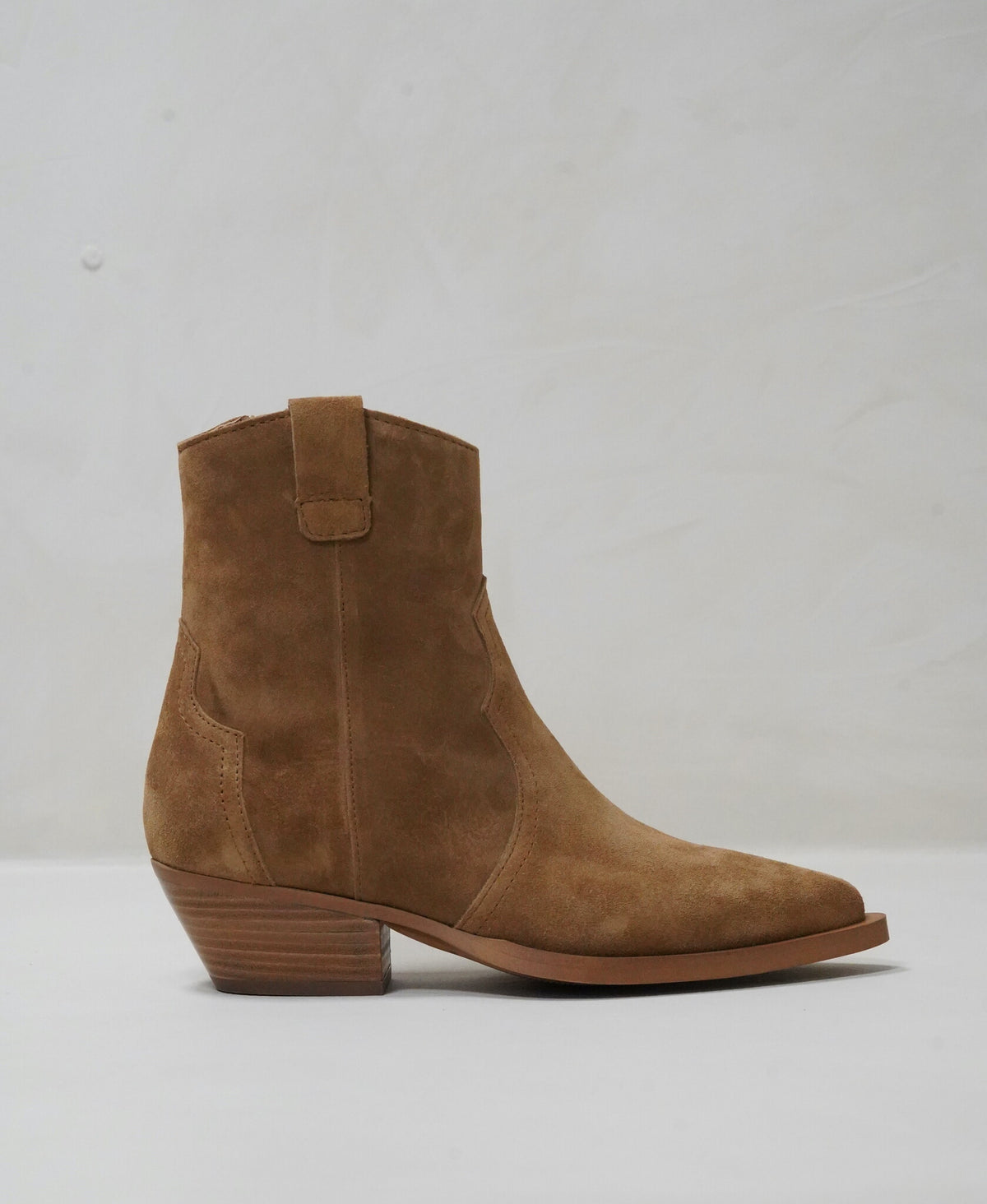 Elisa Camel