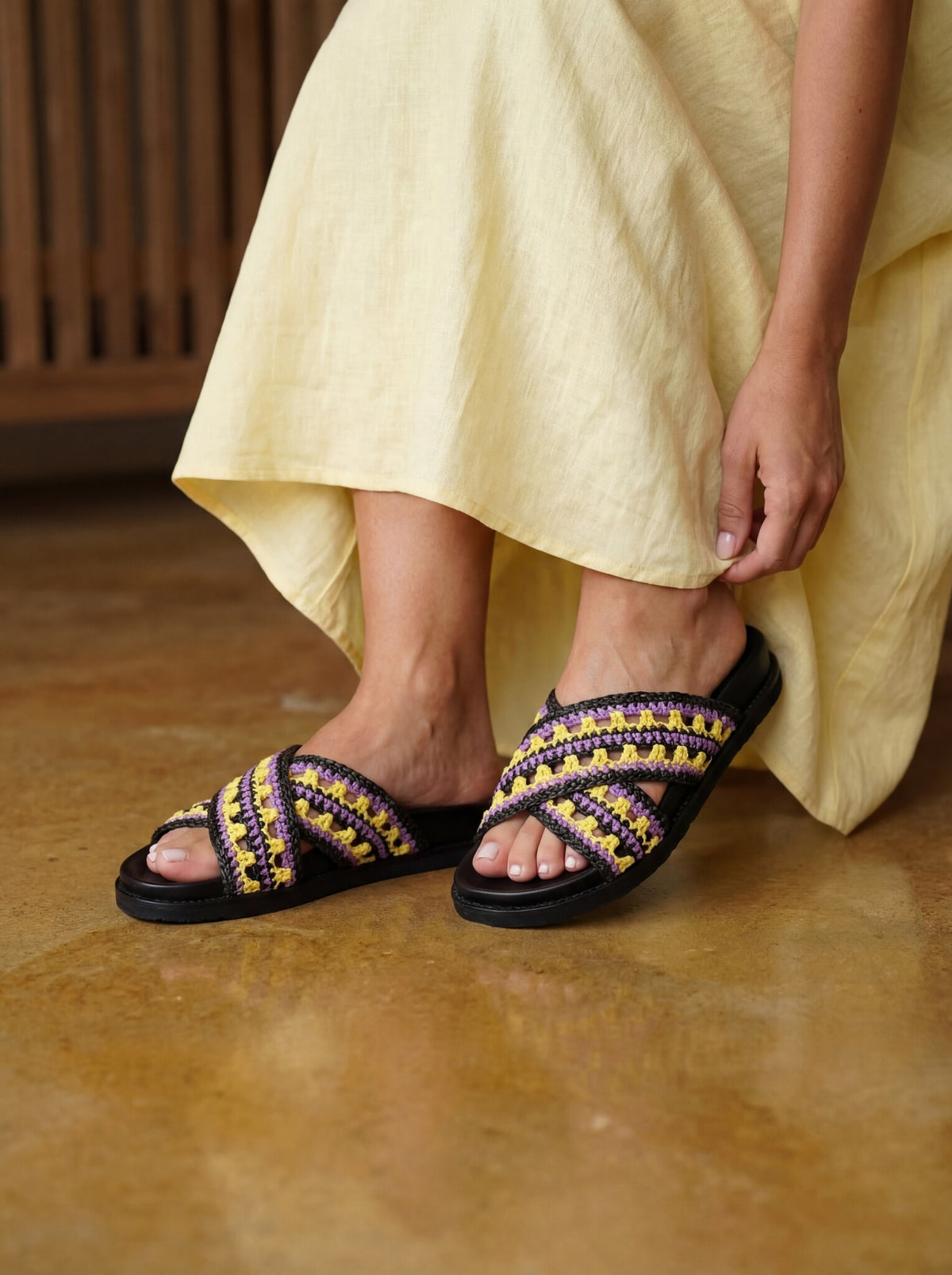 Apola Black