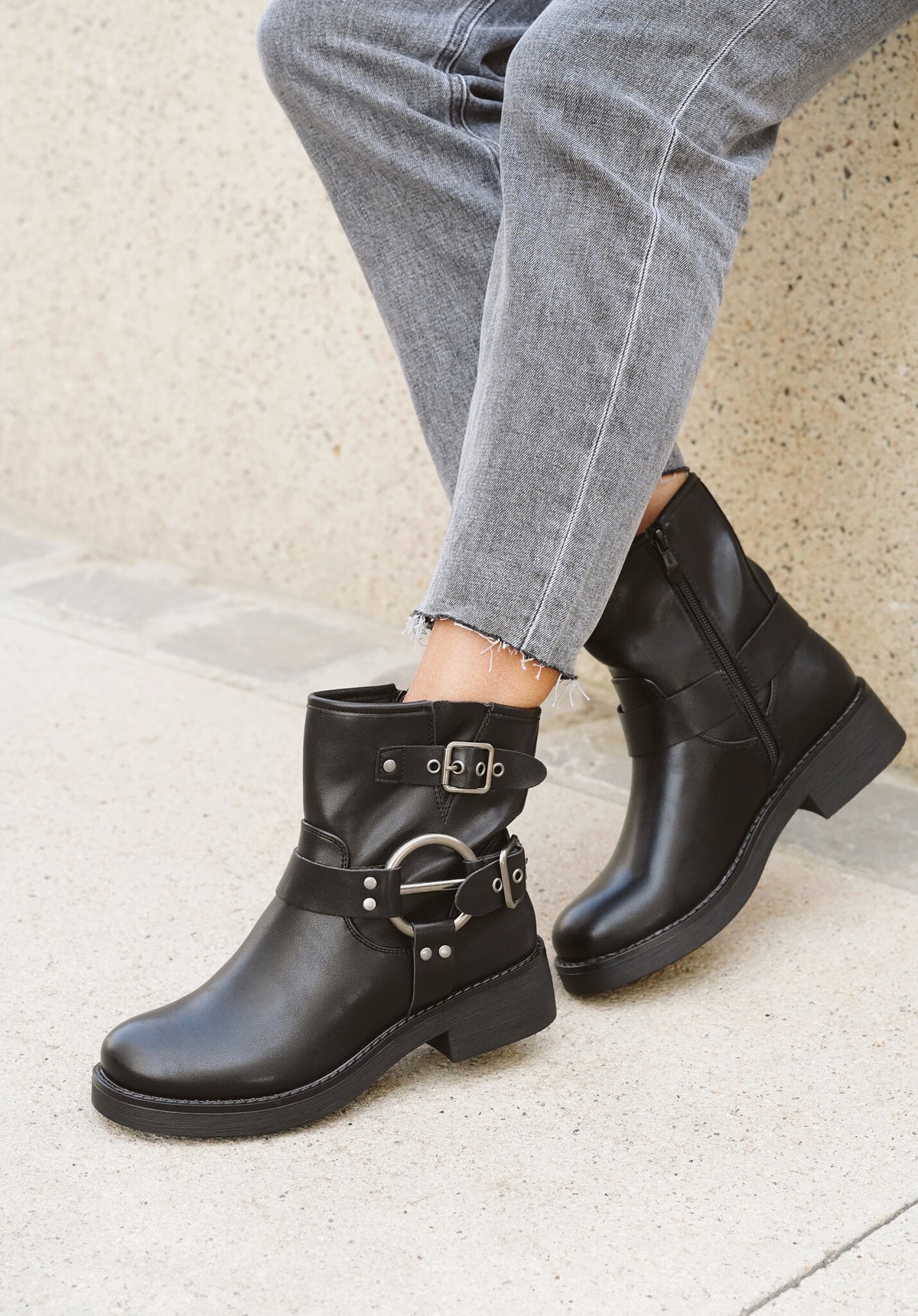 Naesis Black
