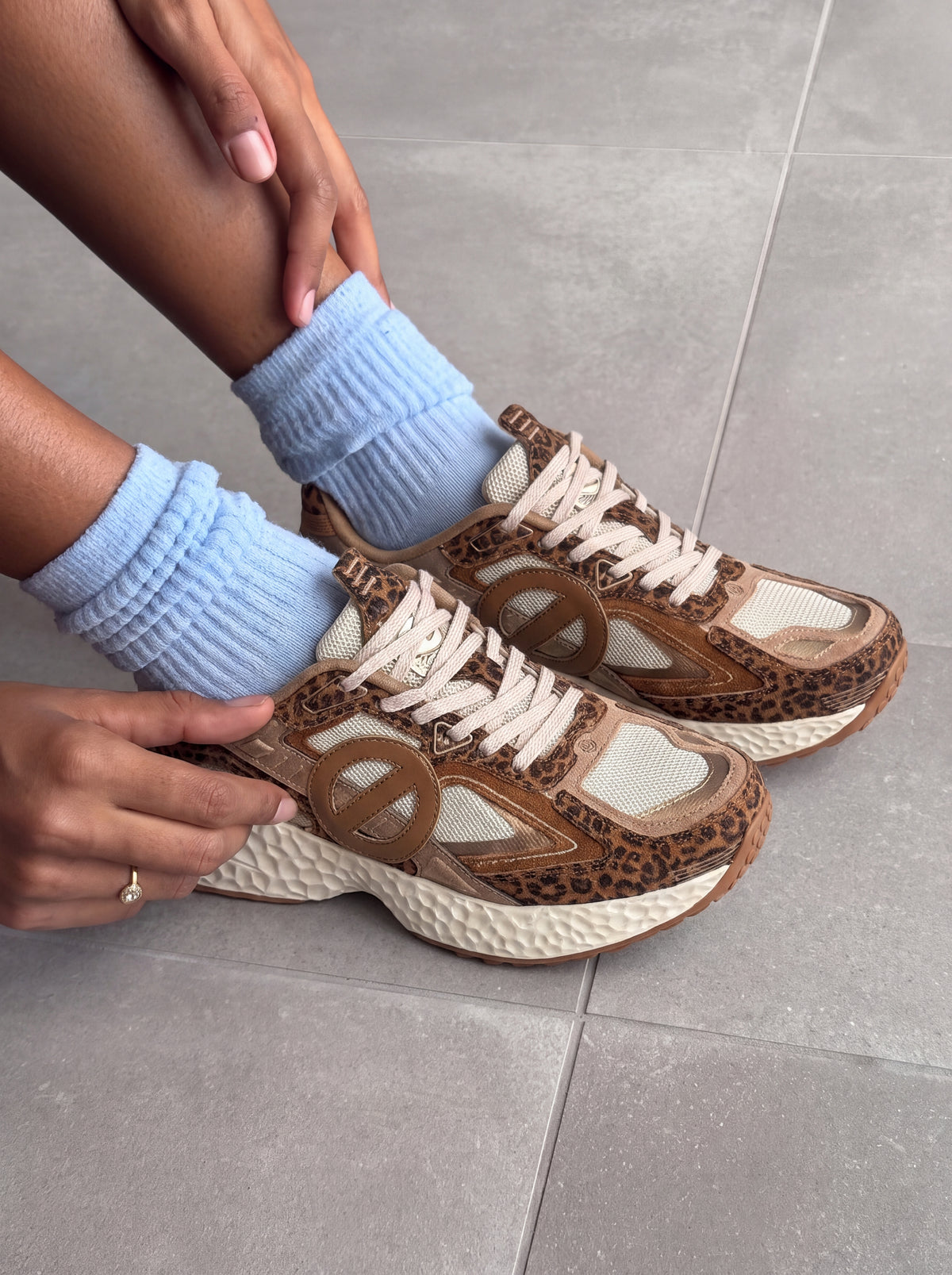 Carter 2.0 tech leo camel