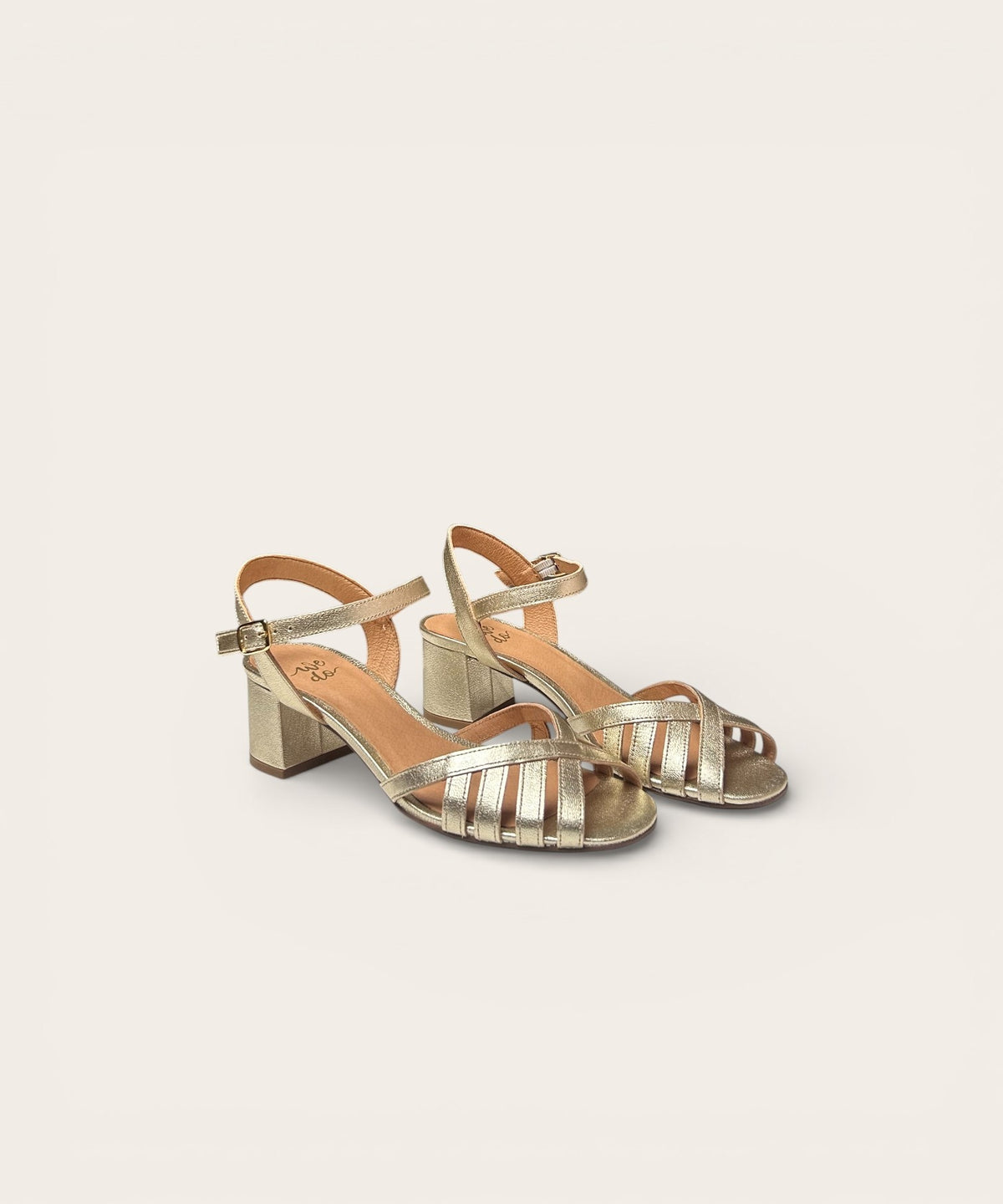 Anora Gold
