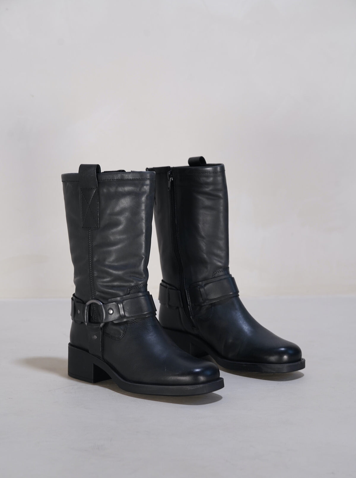 Adea Black