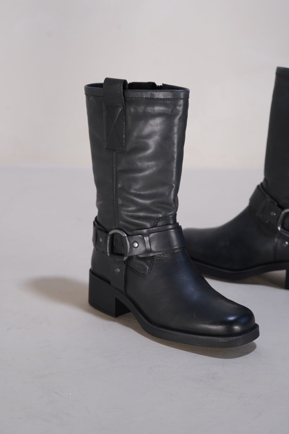 Adea Black