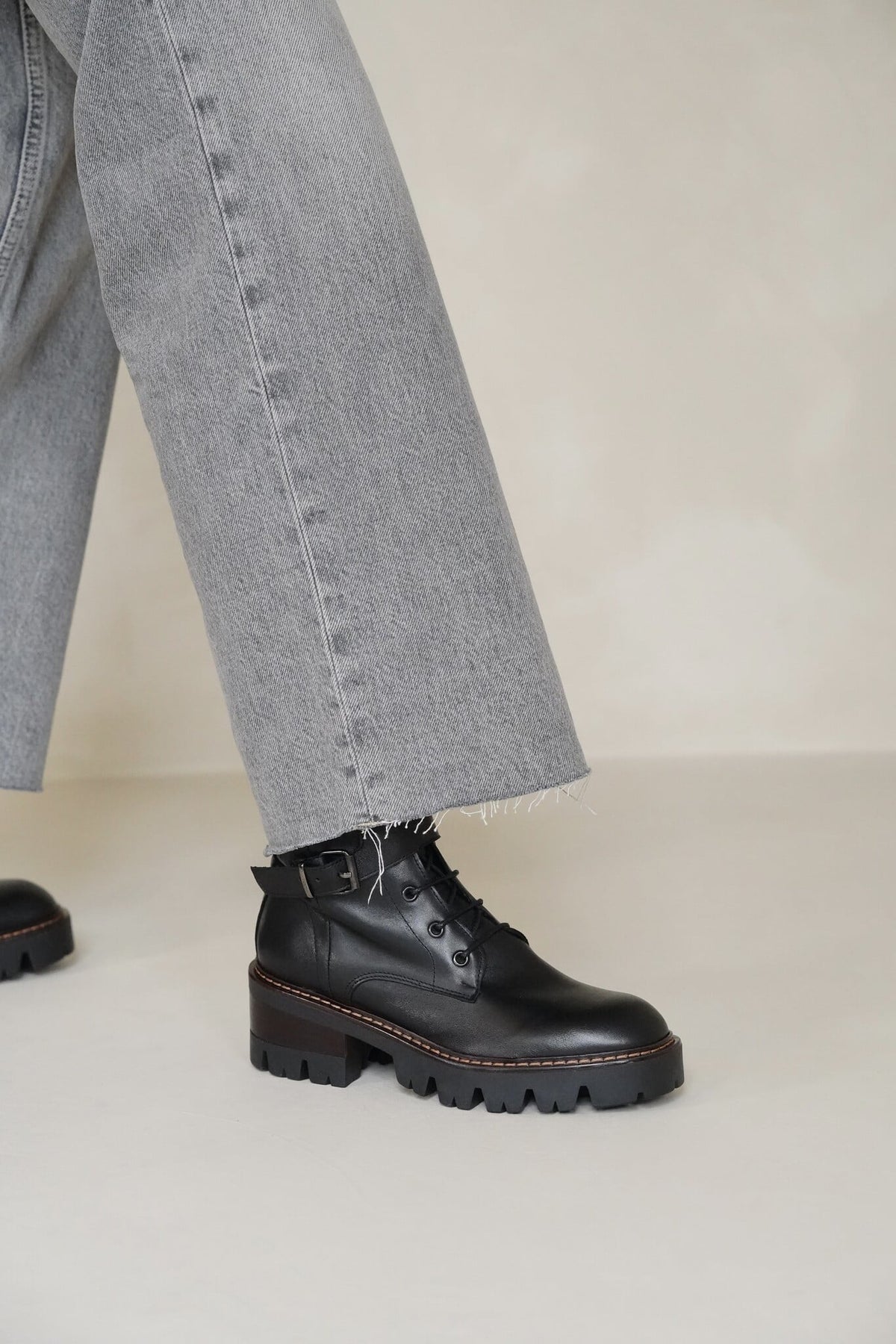 Evora Black