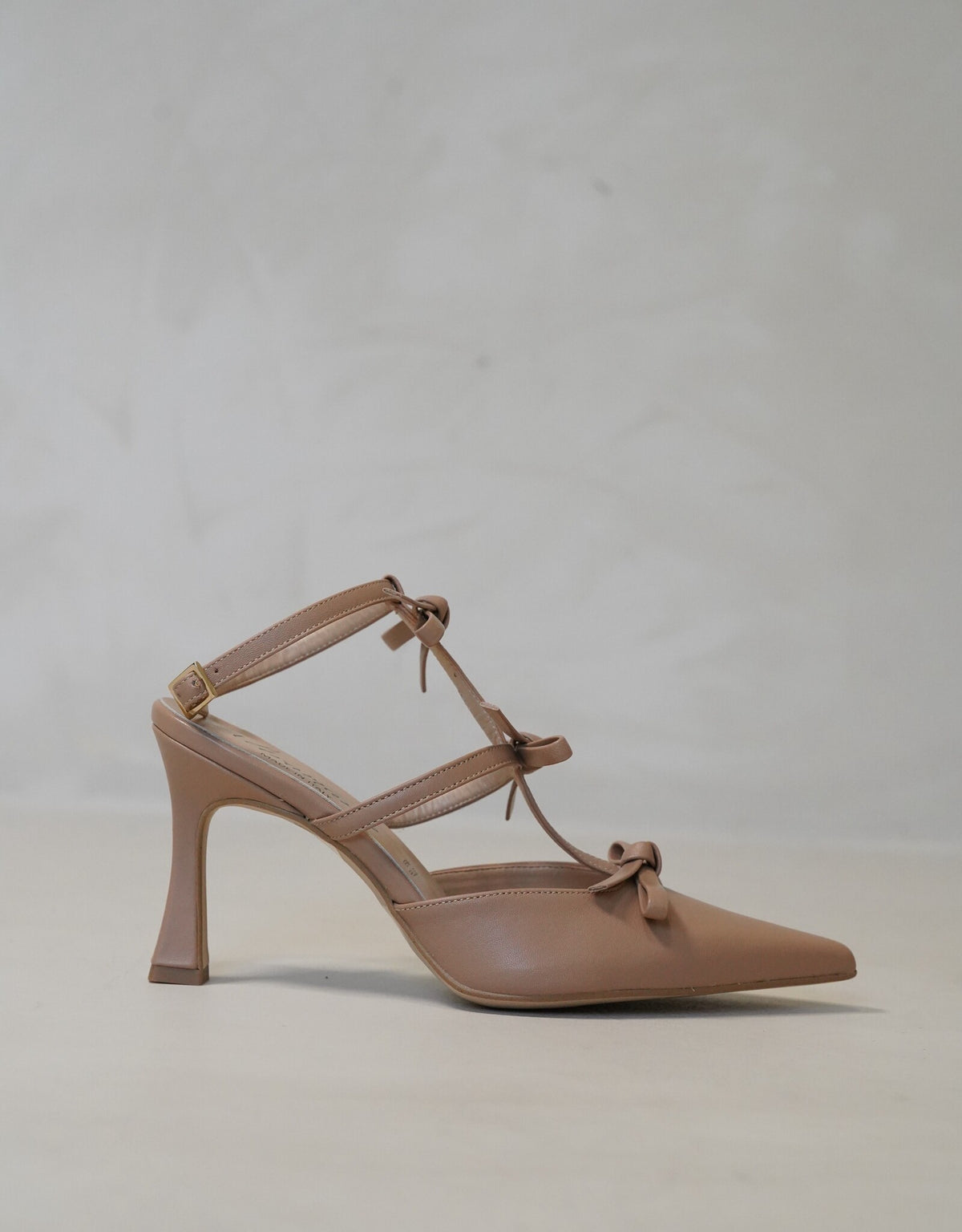 Dolly Nude