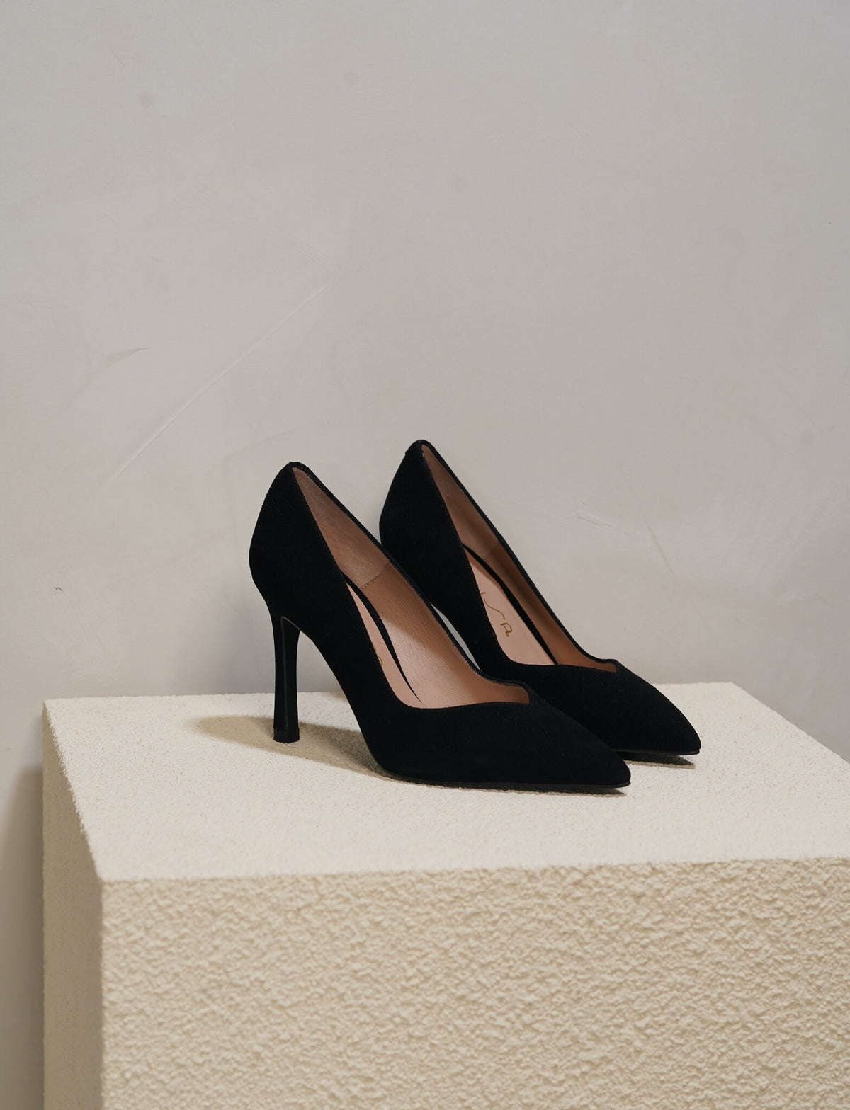 Tesea Black