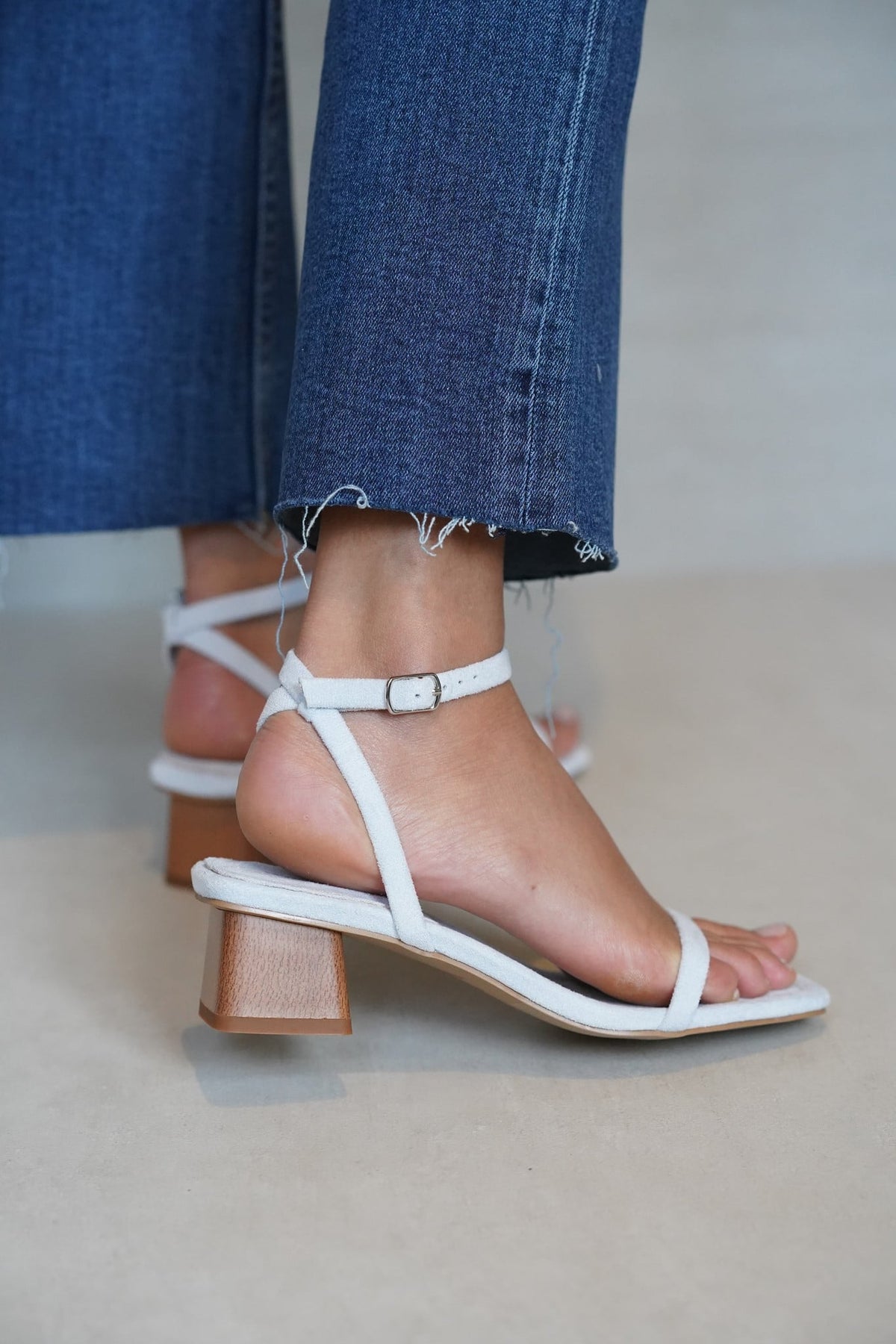 Laia Light Blue