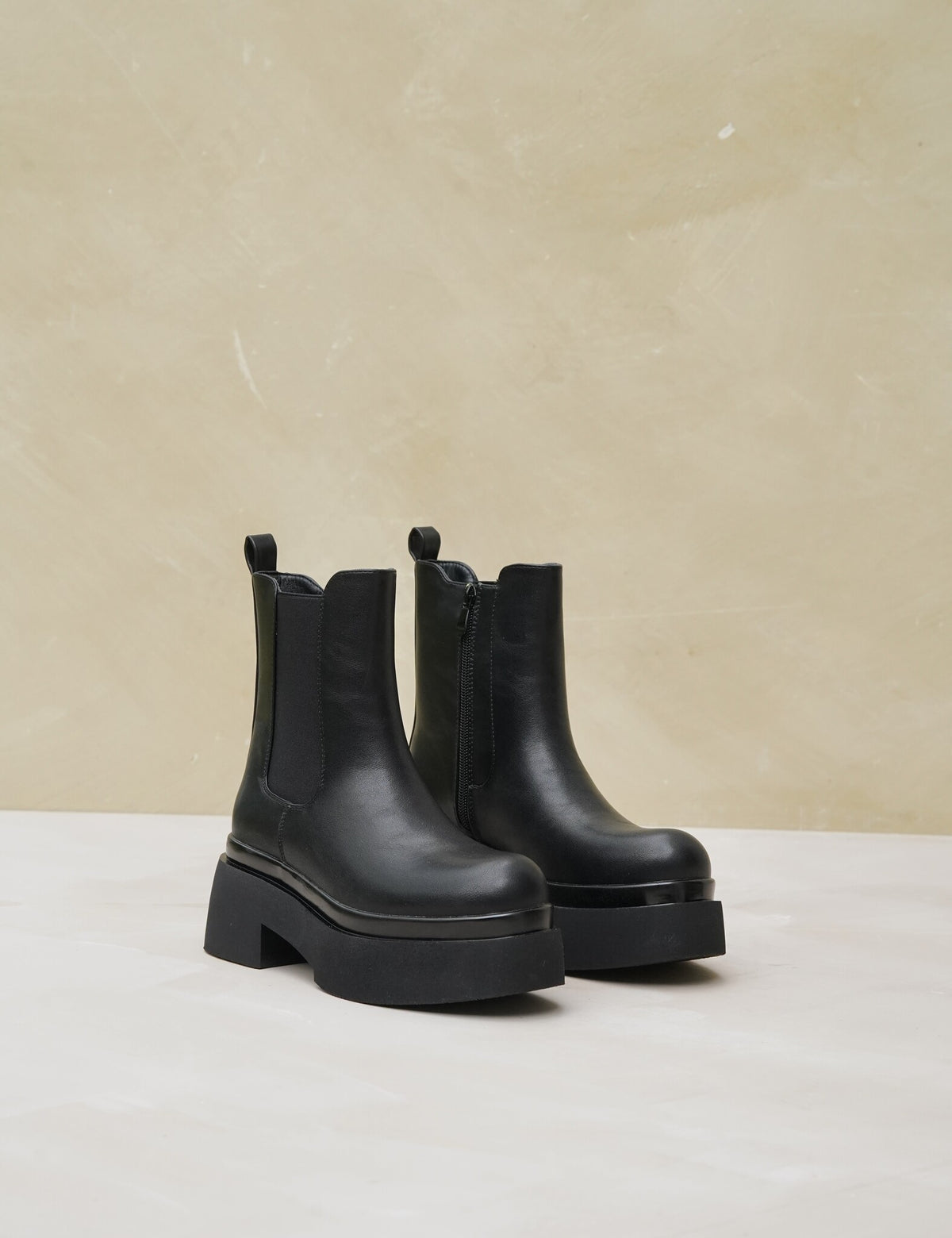 Laora Black
