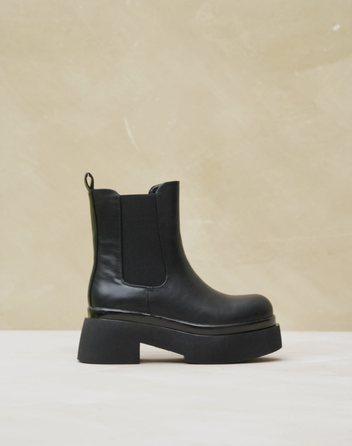 Laora Black