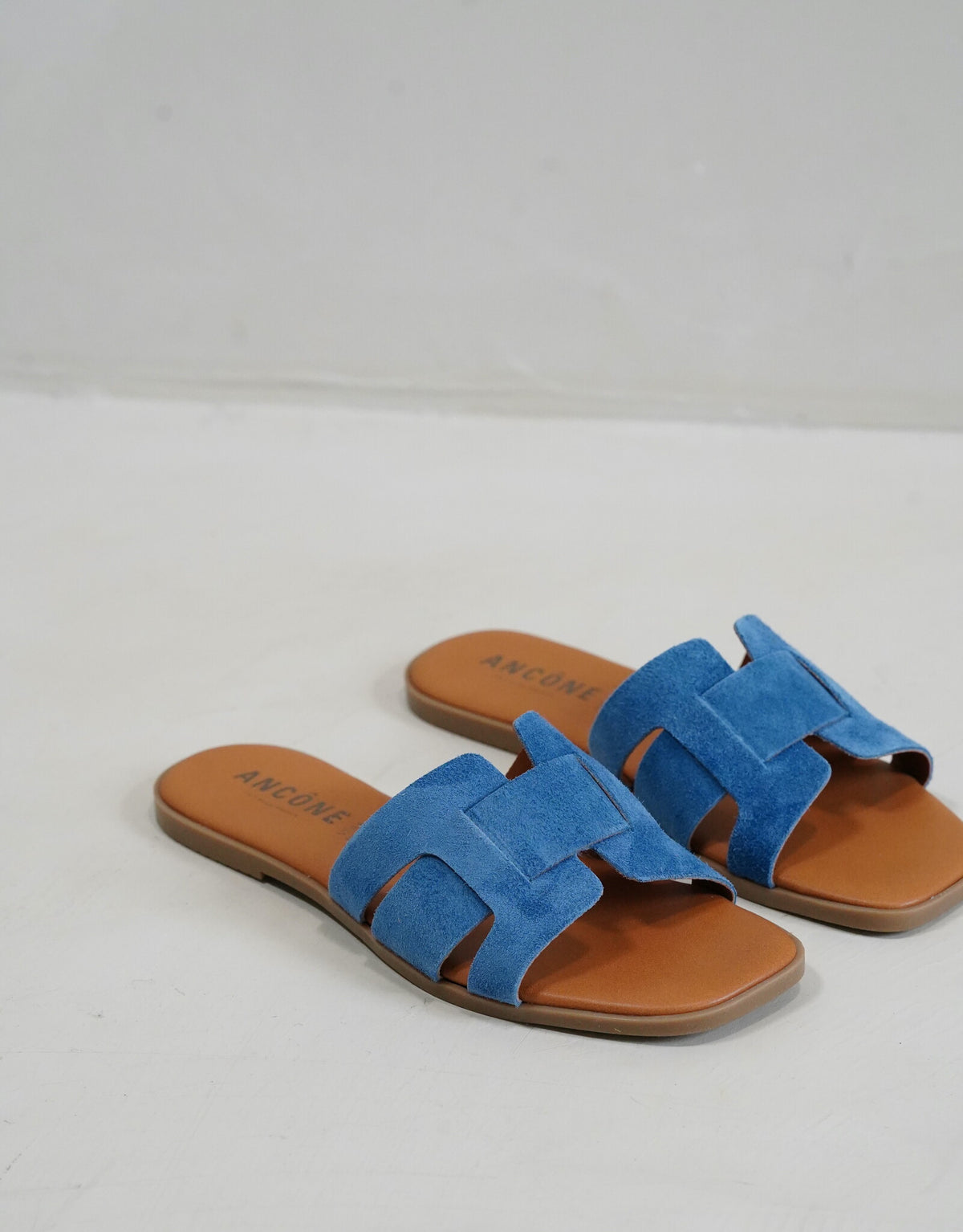 Hinaya Blue