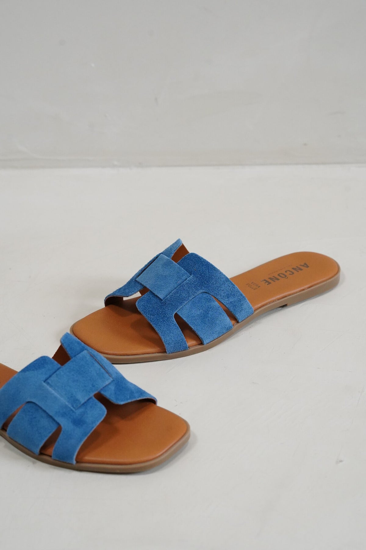 Hinaya Blue