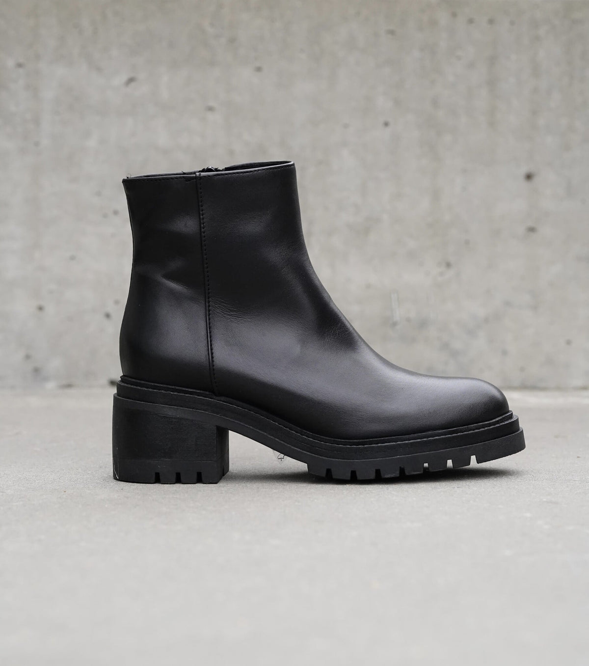 Mouna Black