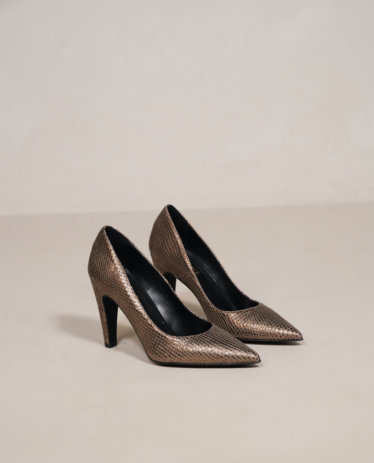Nevo Metallic