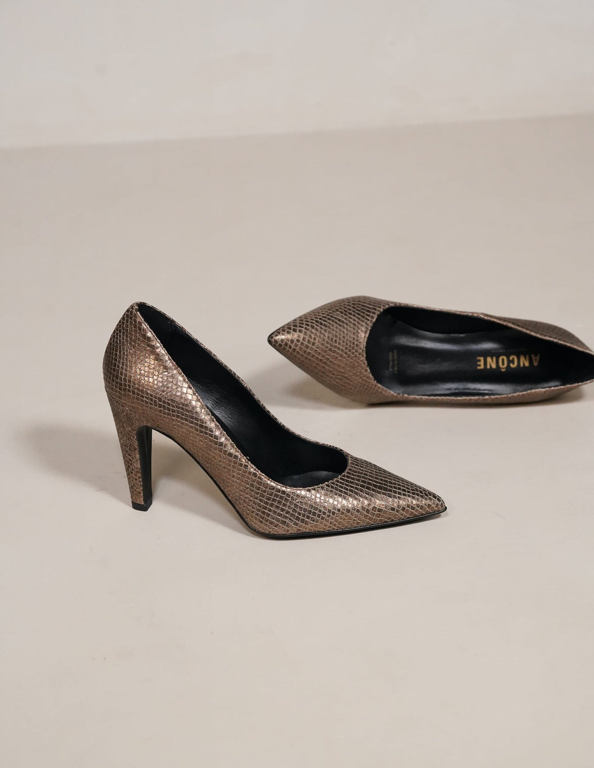Nevo Metallic