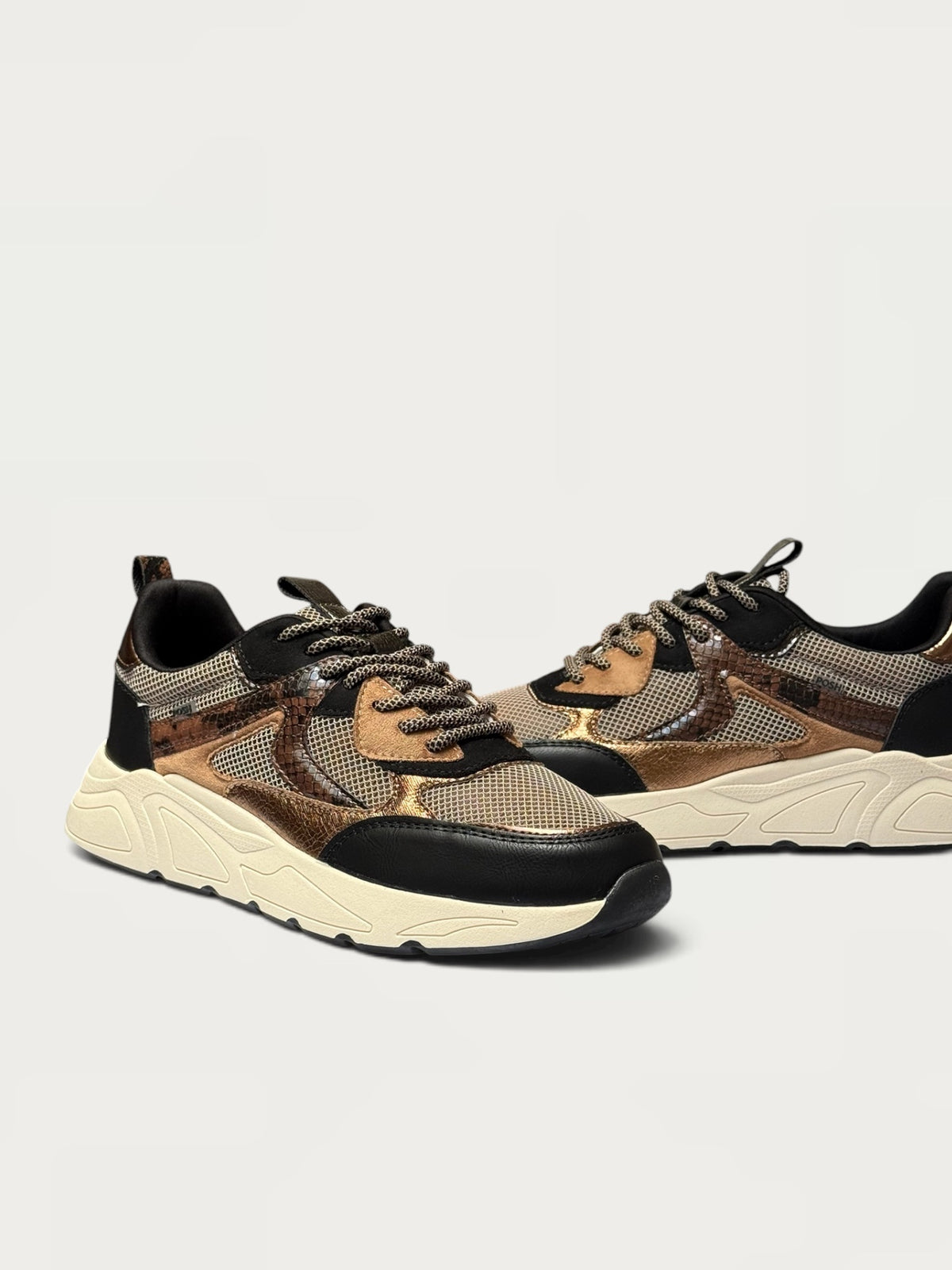 Lutra Shadow
