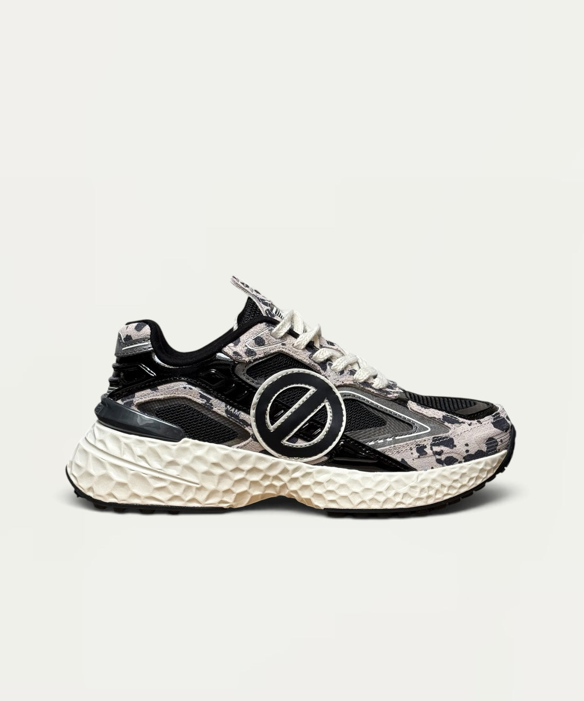 Carter 2.0 black cow
