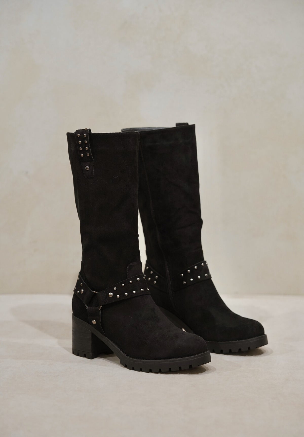 Elova Black