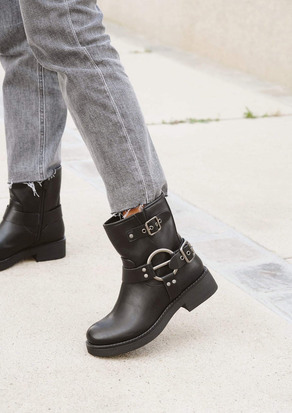 Naesis Black